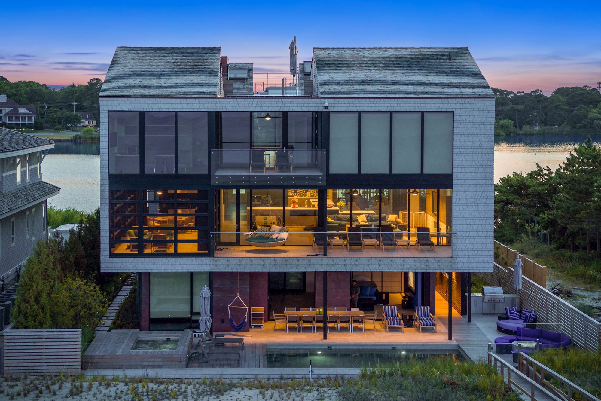 Solo Pro 2 Screen Turns Rooftop Deck into an Outdoor Cinema