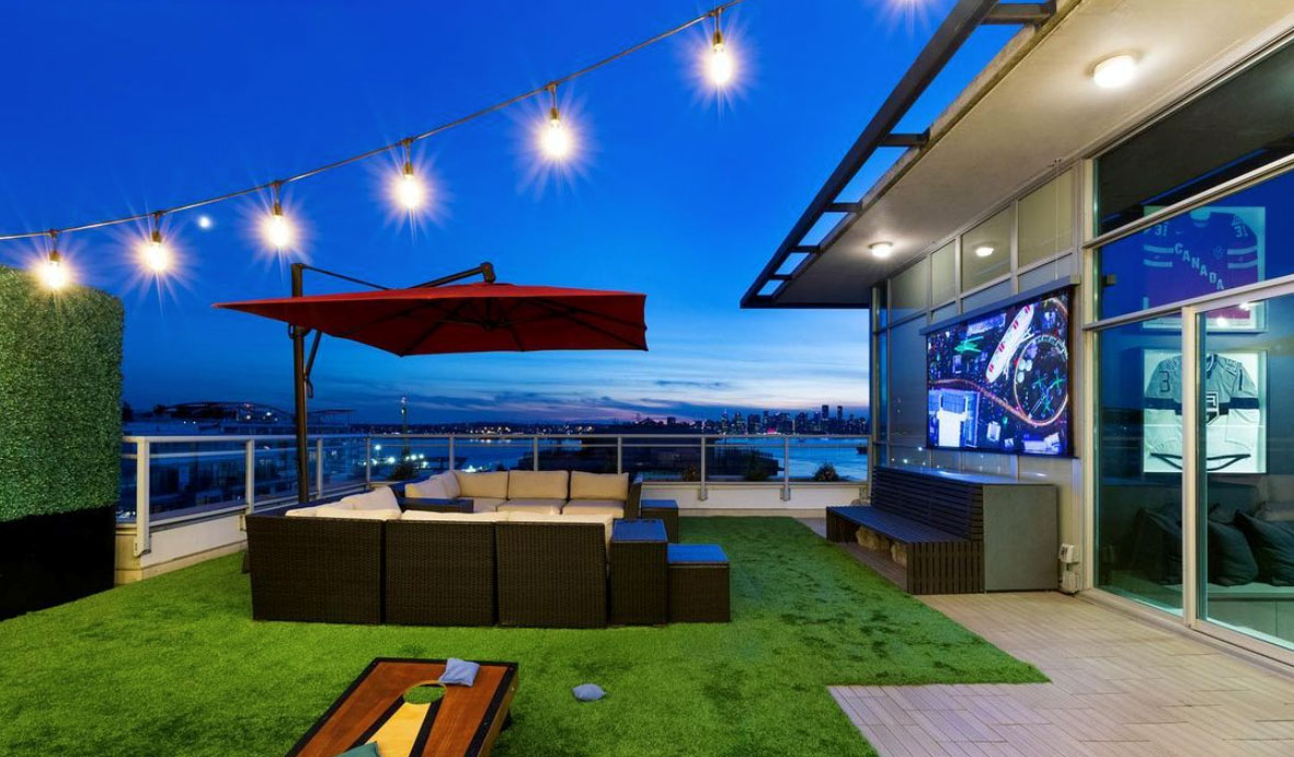 Solo 2 - AV Lounge, CA